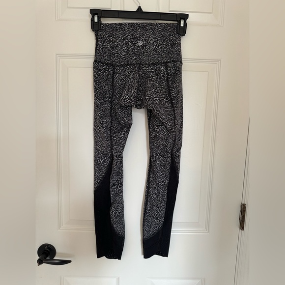 Lululemon leggings with Laser cut details - Picture 2 of 4